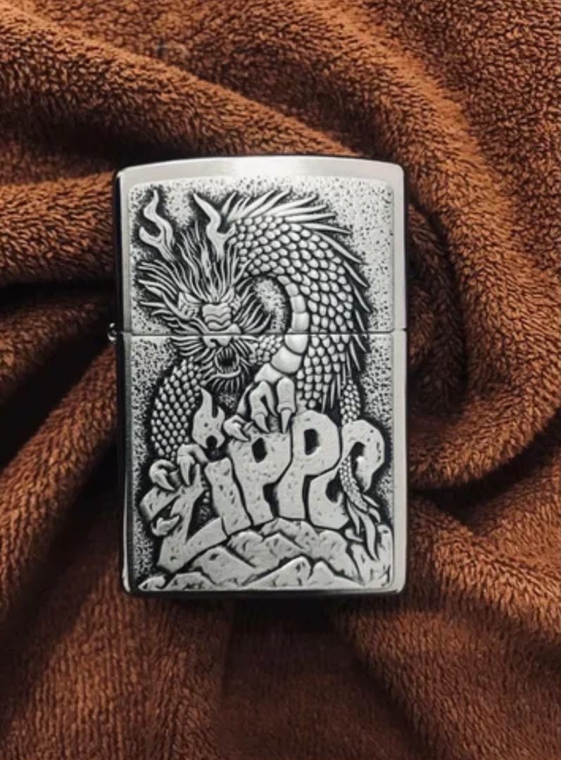 فندک زیپو اصل اژدها کروم خش‌دار Zippo 48902 Dragon Emblem