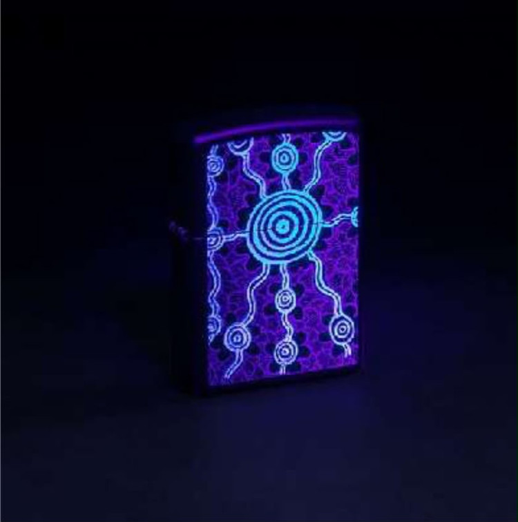 فندک زیپو ۴۸۶۲۵ طرح جان اسمیت گومبولا | Zippo 48625 John Smith Gumbula Black Light Design