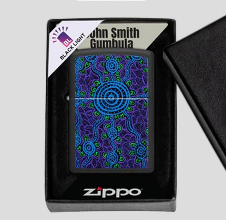 فندک زیپو ۴۸۶۲۵ طرح جان اسمیت گومبولا | Zippo 48625 John Smith Gumbula Black Light Design