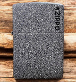 فندک زیپو ۲۱۱ZL با پوشش Iron Stone و لوگوی Zippo