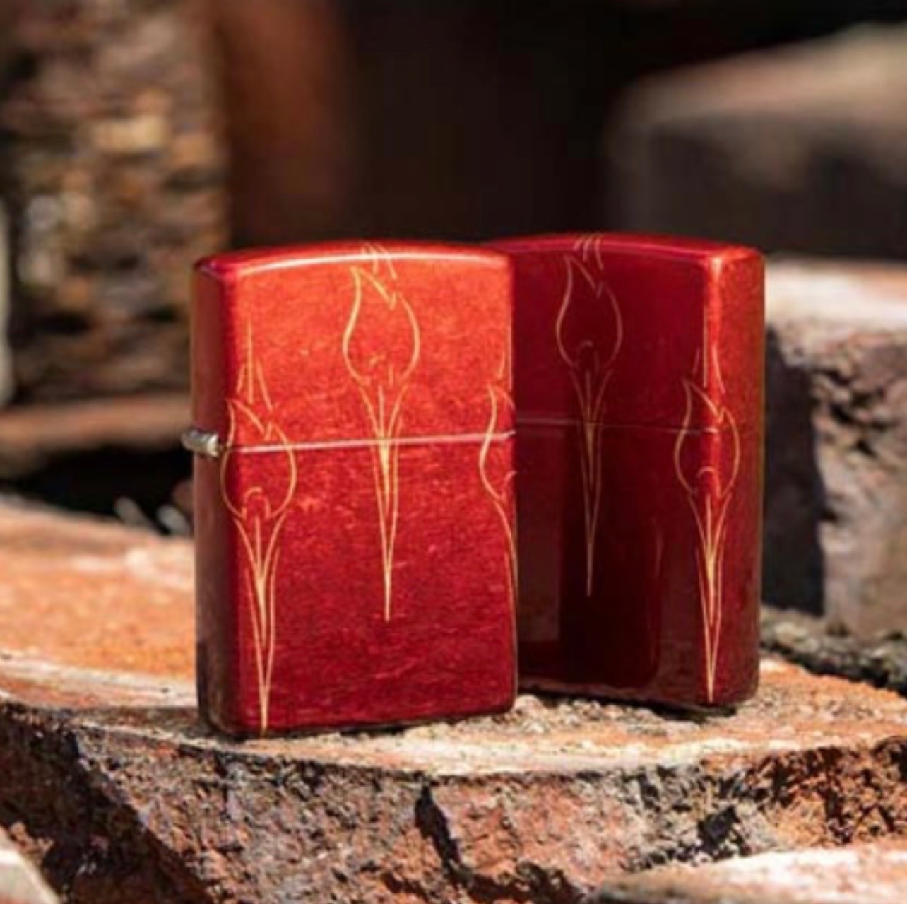 فندک زیپو اصل مدل 48510 Ombre Zippo Flames با پرداخت Tumbled Brass و طرح شعله‌های زیپو با فناوری 540 Fusion