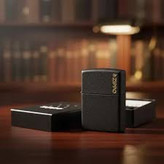 فندک زیپو اصل مدل 236ZL با روکش مشکی بافتدار Black Crackle و لوگوی Zippo با حکاکی لیزری
